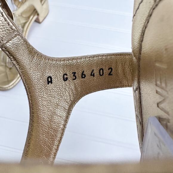 Chanel Gold Quilted CC Pearl Thong Sandals Metallic Lambskin 38.5 - Picture 15 of 16
